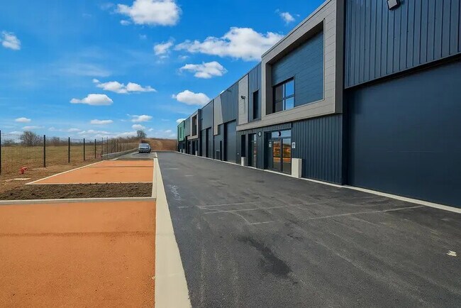 Plus de détails pour Rue Des Aubépines, Villette-d'Anthon - Industriel/Logistique à vendre