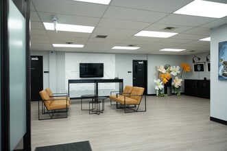 2216 27th Ave NE, Calgary, AB à louer Photo intérieure– Image 2 sur 27