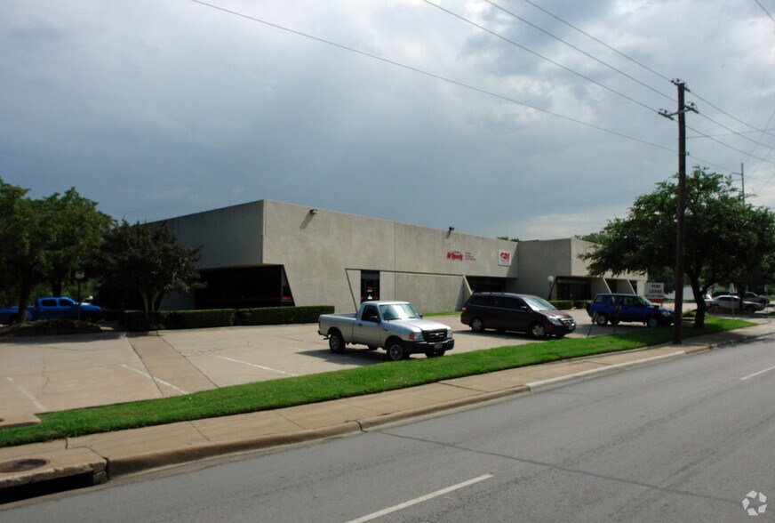1451 Empire Central Dr, Dallas, TX à louer - Photo de l’immeuble – Image 3 sur 9