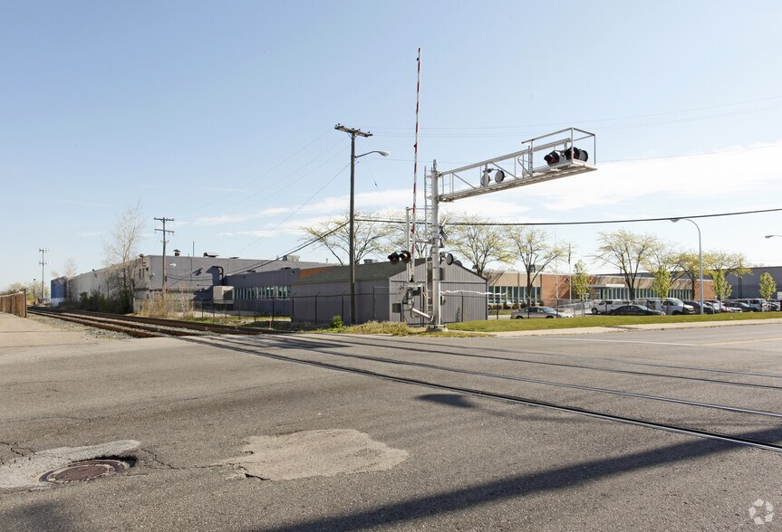 6501 E Nevada Ave, Detroit, MI à louer - Photo de l’immeuble – Image 3 sur 14