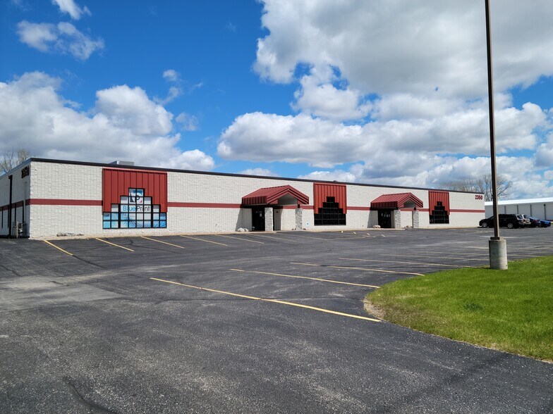 2350 W Pershing St, Appleton, WI à louer - Photo de l’immeuble – Image 2 sur 2