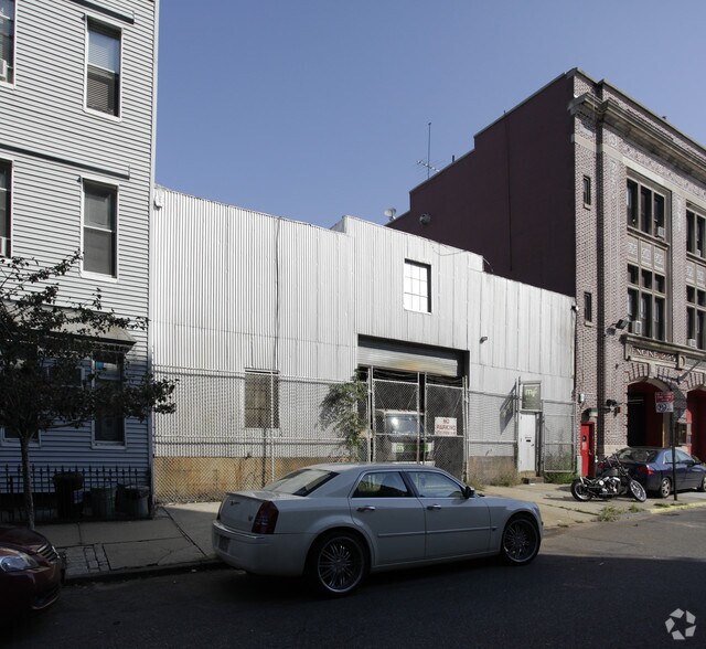 69-71 Richardson St, Brooklyn, NY à louer - Photo de l’immeuble – Image 1 sur 5