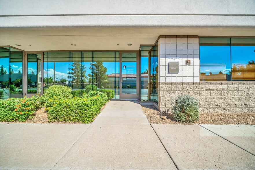 4045 E Union Hills Dr, Phoenix, AZ à vendre - Photo de l’immeuble – Image 1 sur 37