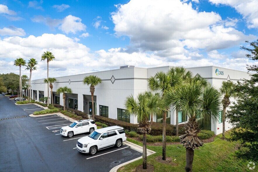 2425 E Landstreet Rd, Orlando, FL à louer - Photo principale – Image 1 sur 7