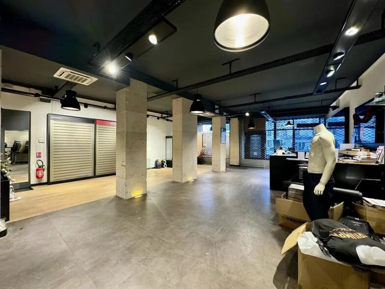 Local commercial dans Paris à louer - Photo intérieure – Image 2 sur 11