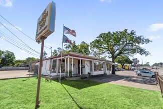Plus de détails pour 6436 Meadowbrook Dr, Fort Worth, TX - Local commercial à vendre
