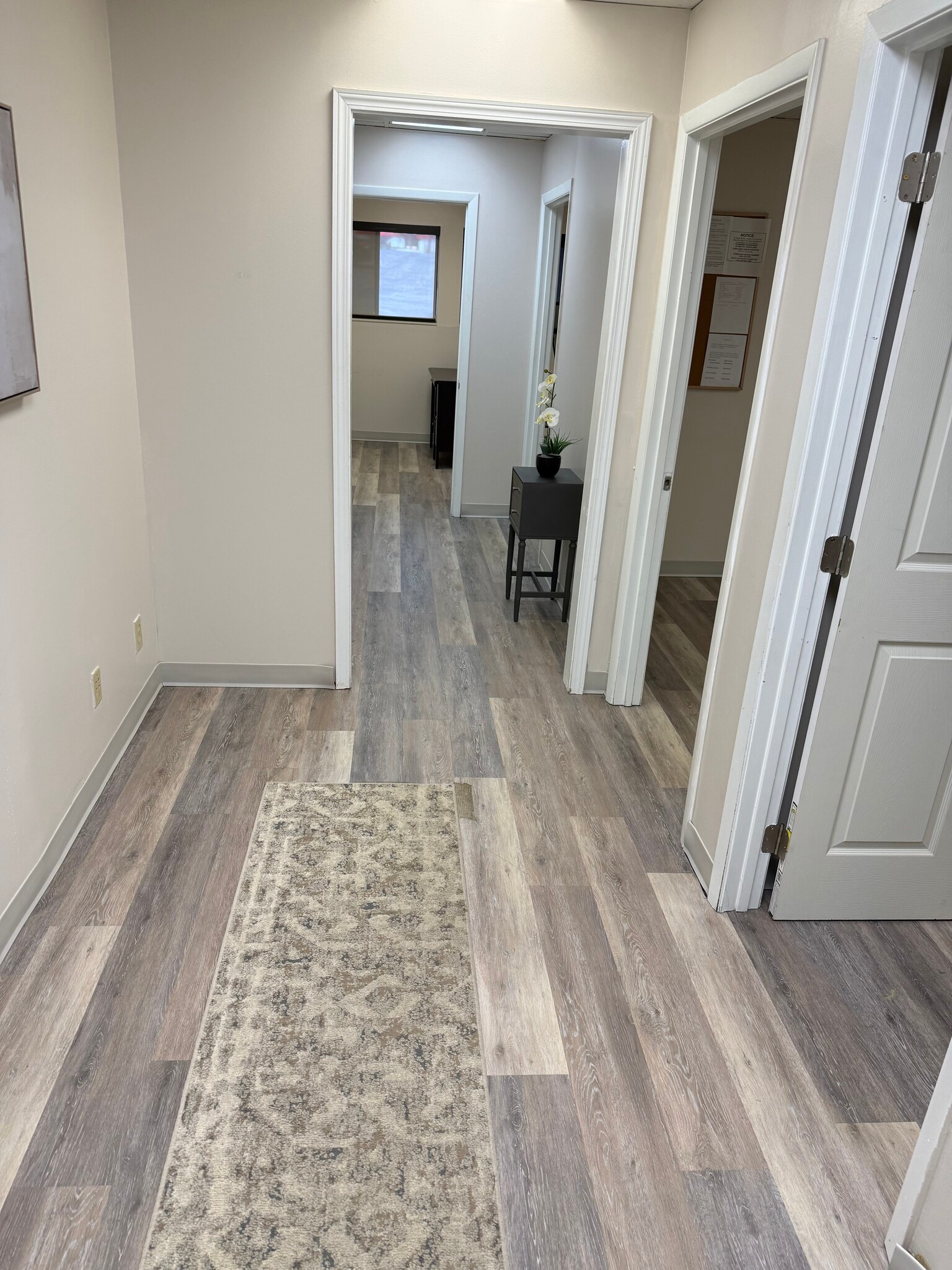 6906 Kingston Pike, Knoxville, TN à louer Photo intérieure– Image 1 sur 7