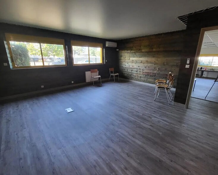 Bureau dans Saint-Mars-la-Brière à louer - Photo intérieure – Image 1 sur 5