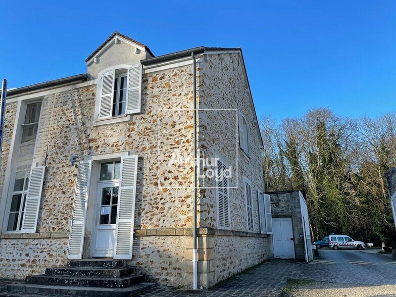 Bureau dans Vaux-le-Pénil à louer - Photo de l’immeuble – Image 1 sur 6