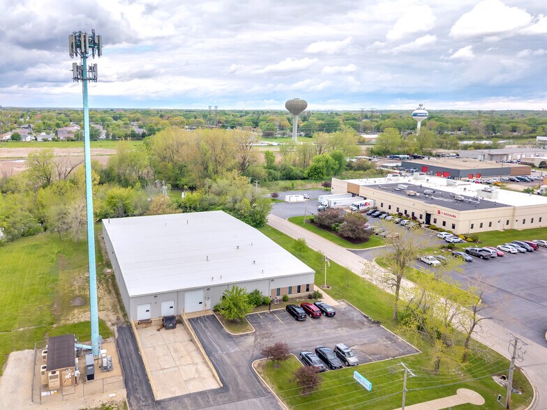 197 Alder Dr, North Aurora, IL à vendre - Photo de l’immeuble – Image 2 sur 38