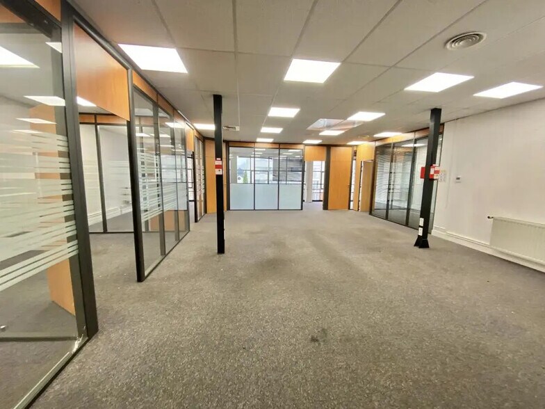Bureau dans Courbevoie à louer - Photo de l’immeuble – Image 3 sur 8