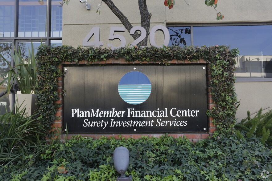 4520 Wilshire Blvd, Los Angeles, CA à louer - Photo de l’immeuble – Image 2 sur 15