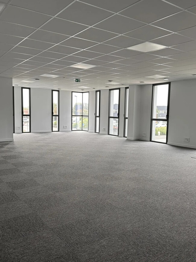 Plus de détails pour Bureau à vendre