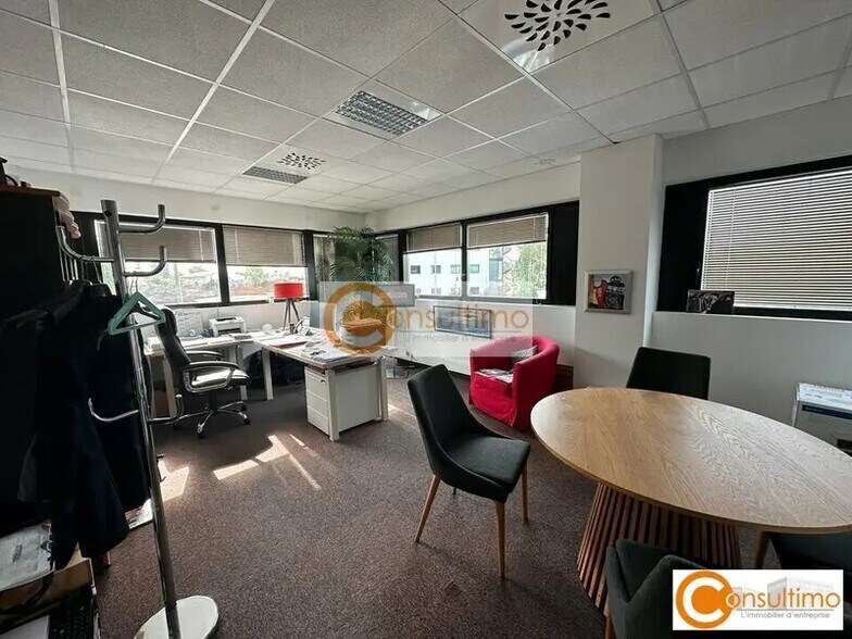 Bureau dans Artigues-près-Bordeaux à vendre - Photo intérieure – Image 1 sur 11