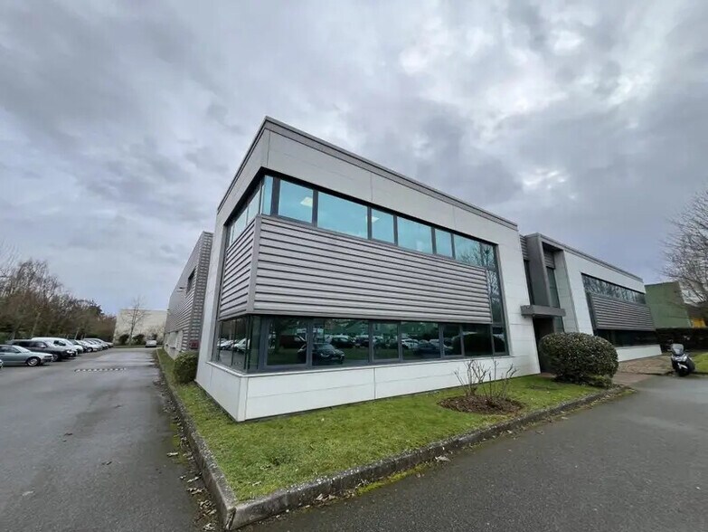 Bureau dans Guyancourt à louer - Photo de l’immeuble – Image 1 sur 6