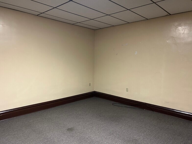 212 N Chestnut St, Scottdale, PA à louer - Photo de l’immeuble – Image 2 sur 6
