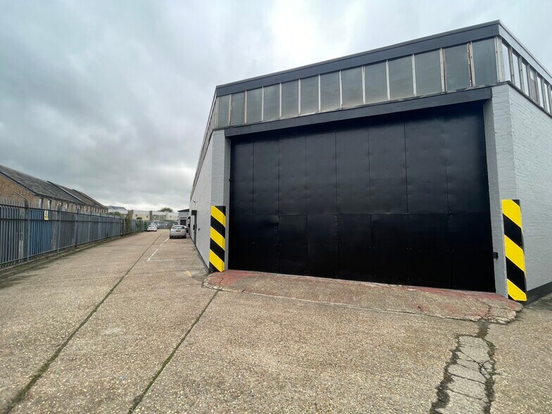 Tonbridge Rd, Romford à louer - Photo de l’immeuble – Image 3 sur 42