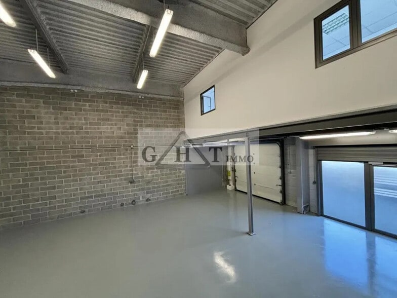 Industriel/Logistique dans Villeneuve-la-Garenne à louer - Photo intérieure – Image 2 sur 4