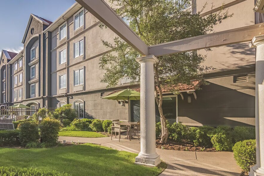 930 Ed Noble Pky, Norman, OK à vendre - Photo de l’immeuble – Image 3 sur 21