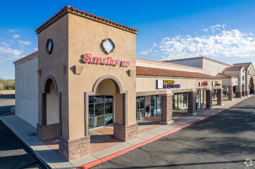 5075 N La Canada Dr, Tucson, AZ à louer - Photo principale – Image 1 sur 10