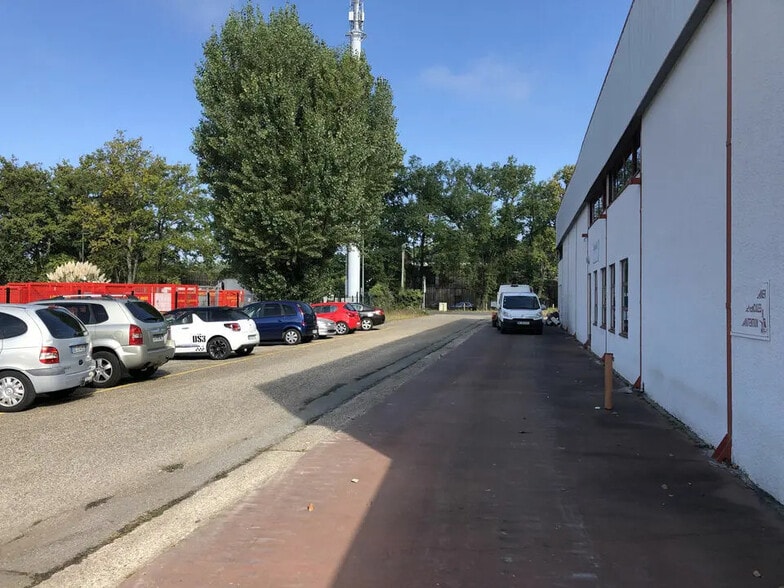 Local d’activités dans Pessac à louer - Photo de l’immeuble – Image 1 sur 4