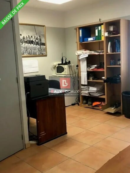 Local d’activités dans BERRE-L'ETANG à louer - Photo de l’immeuble – Image 2 sur 18