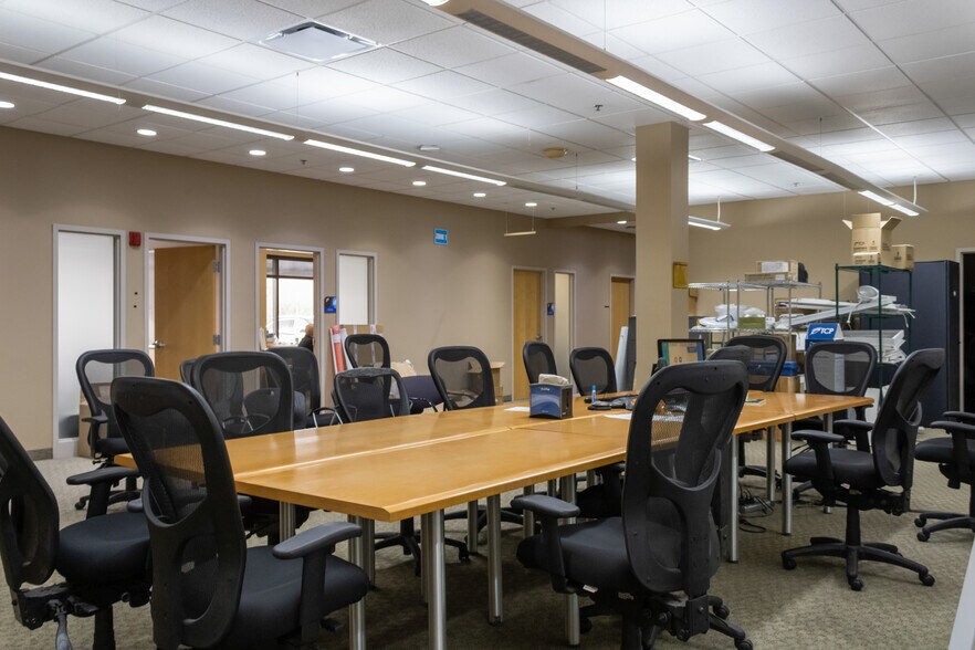 325 Campus Dr, Aurora, OH à louer - Photo intérieure – Image 2 sur 11