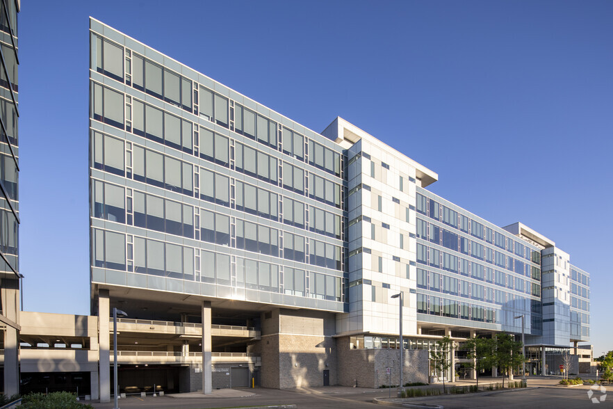 5550-5570 Explorer Dr, Mississauga, ON à louer - Photo de l’immeuble – Image 1 sur 3