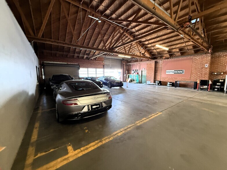 5260 W 104th St, Los Angeles, CA à louer - Photo de l’immeuble – Image 3 sur 7