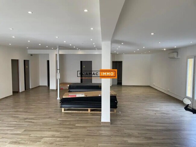 Plus de détails pour Bureau, Local d'activités à louer