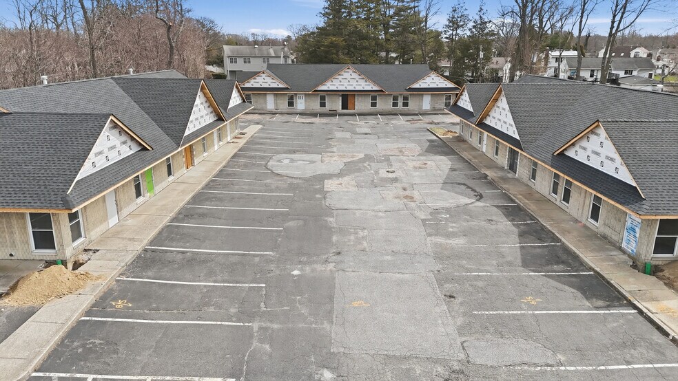 359 Route 111, Smithtown, NY à vendre - Photo de l’immeuble – Image 2 sur 13