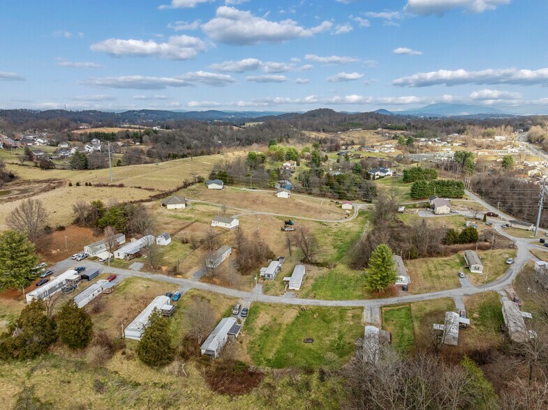 102 Claude Simmons Rd, Johnson City, TN à vendre - Photo de l’immeuble – Image 3 sur 12