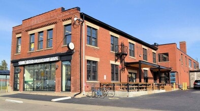 100 Ahrens St W, Kitchener, ON à louer Photo de l’immeuble– Image 2 sur 4