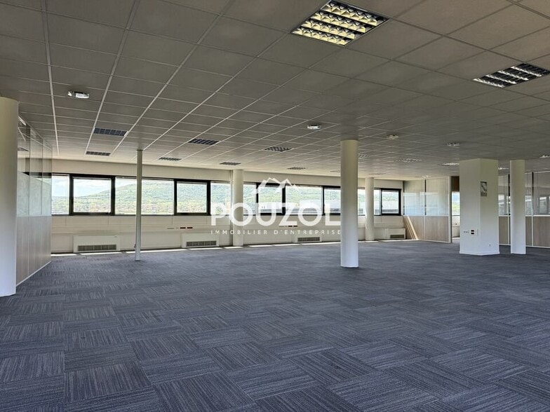 Bureau dans Cournon-d'Auvergne à vendre - Photo de l’immeuble – Image 1 sur 12