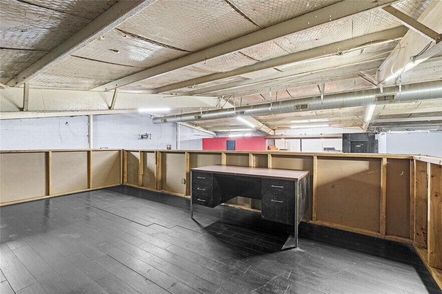 125 Burrell Dr, Dallas, TX à louer - Photo de l’immeuble – Image 3 sur 13