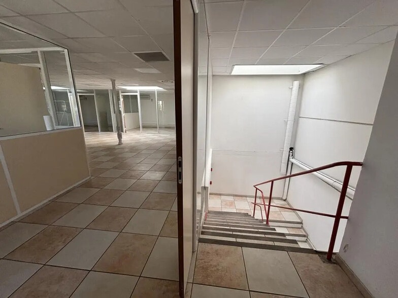 Bureau dans Aubagne à vendre - Photo de l’immeuble – Image 3 sur 11