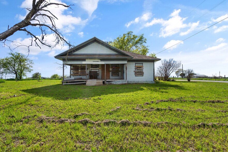 5560 County Road 1202 rd, Cleburne, TX à vendre - Photo de l’immeuble – Image 2 sur 12