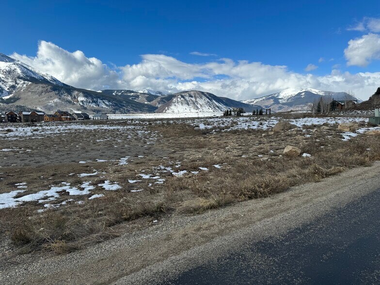 136 N Avion Dr, Crested Butte, CO à vendre - Photo de l’immeuble – Image 2 sur 4