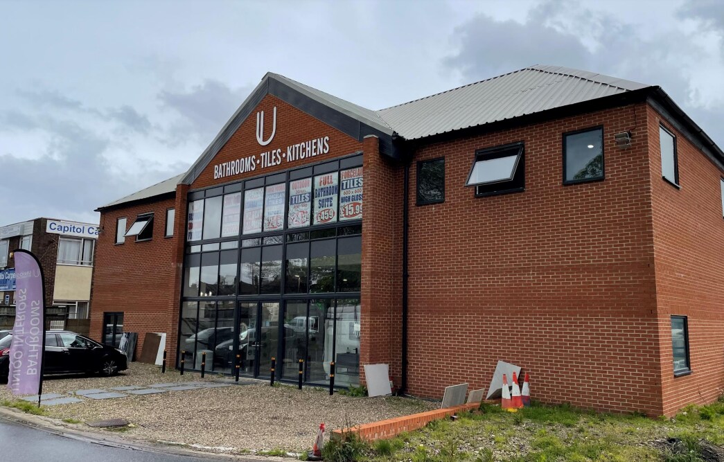 102 Beddington Ln, Croydon à vendre Photo principale– Image 1 sur 3