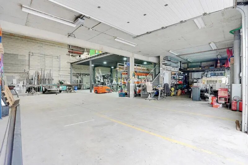 Local d'activités dans Savigny-sur-Orge à vendre - Photo de l’immeuble – Image 2 sur 11