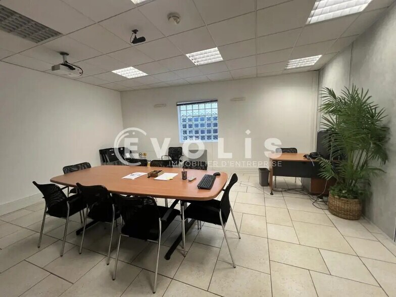 Bureau dans Fontenay-sous-Bois à louer - Photo de l’immeuble – Image 3 sur 10