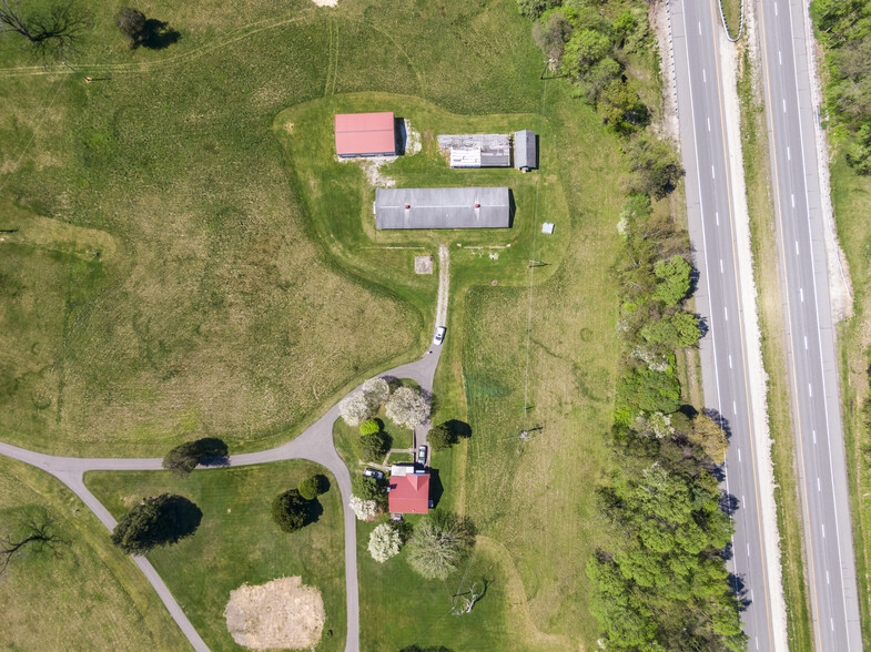 212 Adkins Finley Ln, Milton, WV à vendre - Photo de l’immeuble – Image 1 sur 22