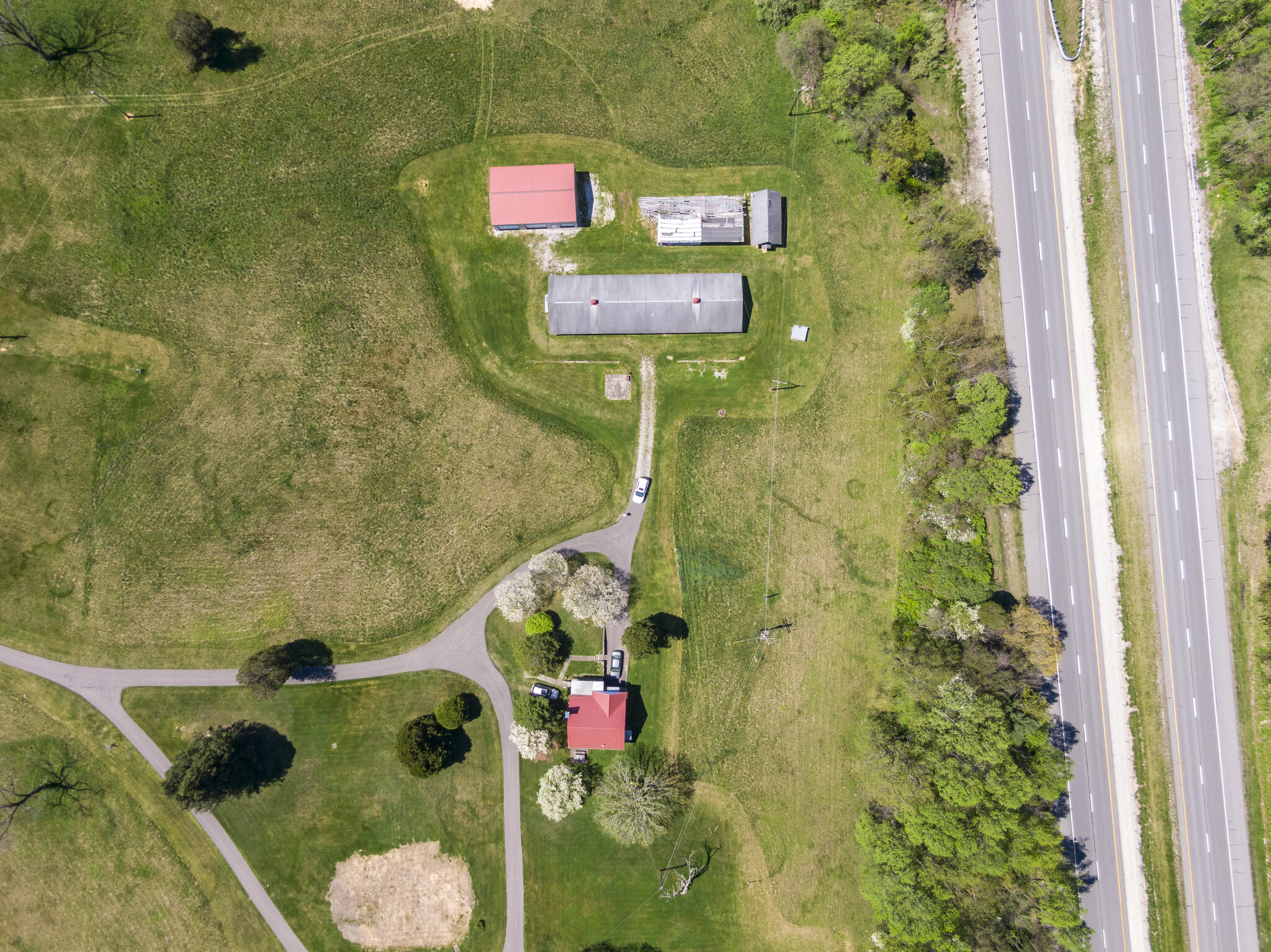 212 Adkins Finley Ln, Milton, WV à vendre Photo de l’immeuble– Image 1 sur 23