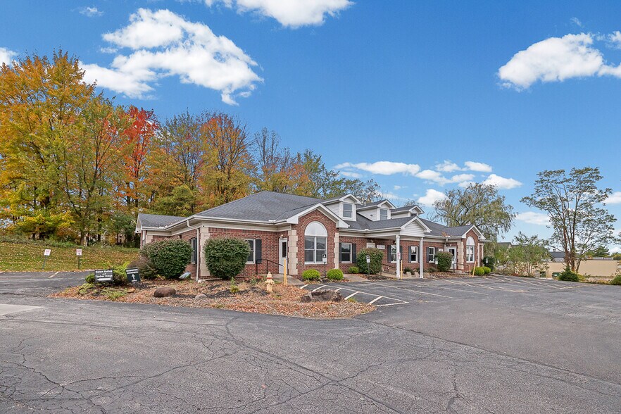 8050 Corporate Cir, North Royalton, OH à louer - Photo de l’immeuble – Image 2 sur 50