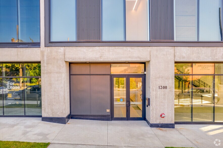 1308-1310 Adanac St, Vancouver, BC à louer - Photo de l’immeuble – Image 3 sur 6