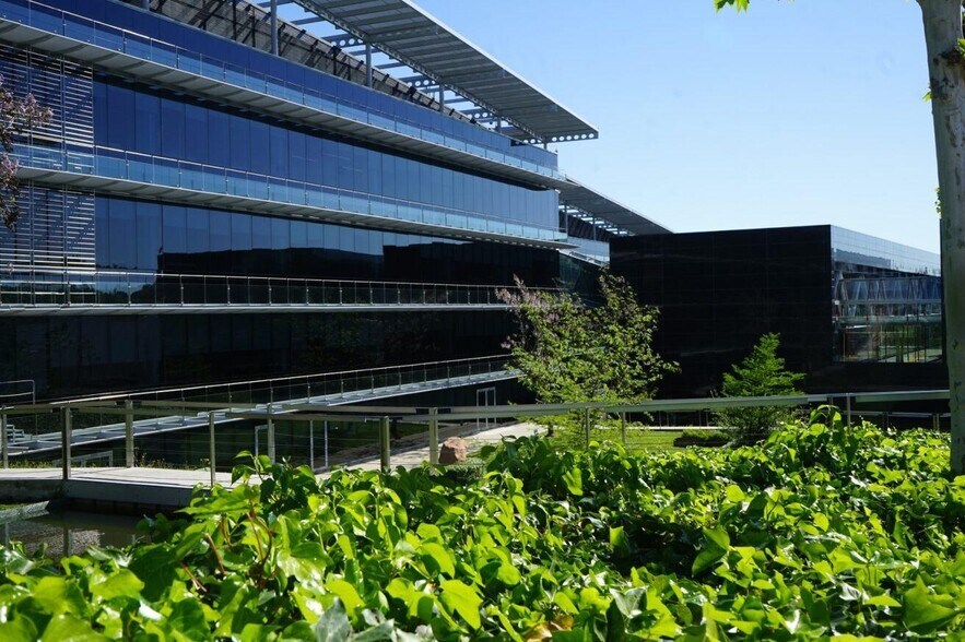 Avenida de la Industria, 22, Tres Cantos, Madrid à louer - Photo de l’immeuble – Image 2 sur 8