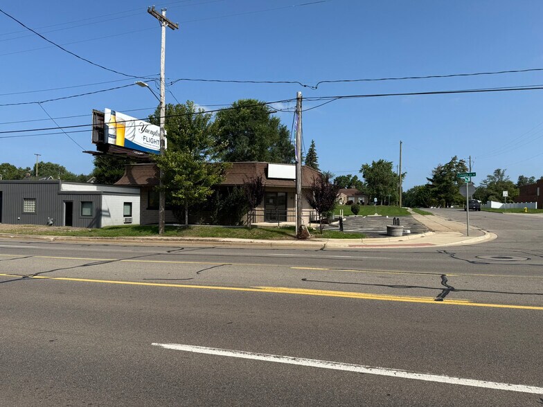 306 Columbia Ave W, Battle Creek, MI à vendre - Photo de l’immeuble – Image 2 sur 9