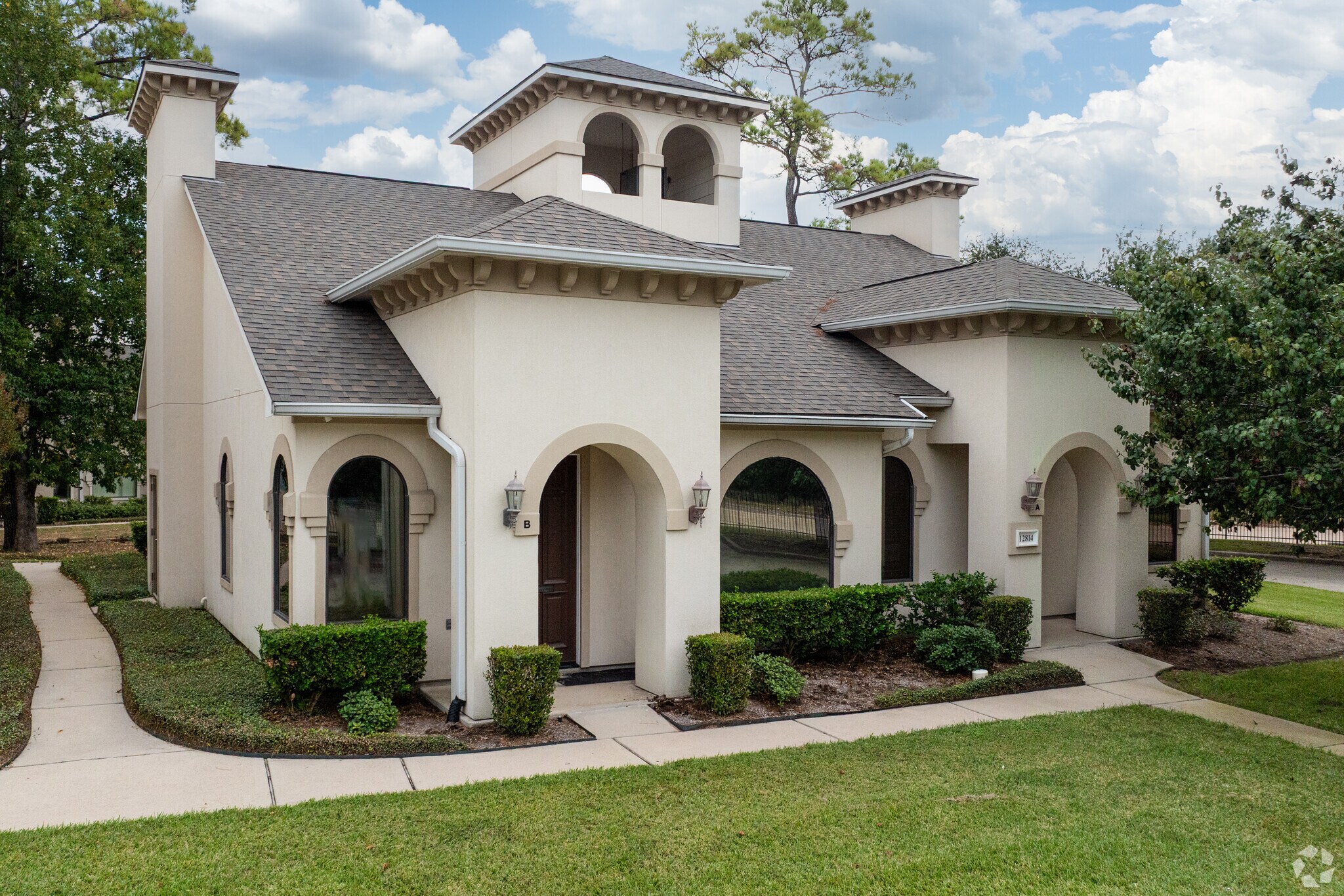 12820 Willow Centre Dr, Houston, TX à louer Photo principale– Image 1 sur 22