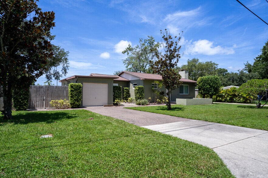 883 Southwind Ln, Largo, FL à vendre - Photo de l’immeuble – Image 2 sur 28
