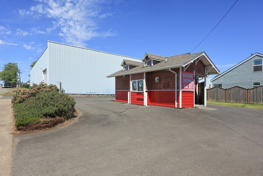605 E Olive St, Newport, OR à vendre - Photo de l’immeuble – Image 2 sur 12